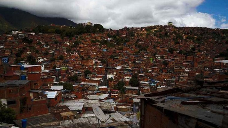 Se complica caso de bebé abandonado en platabanda en : Adulto mayor habría embarazado a la menor