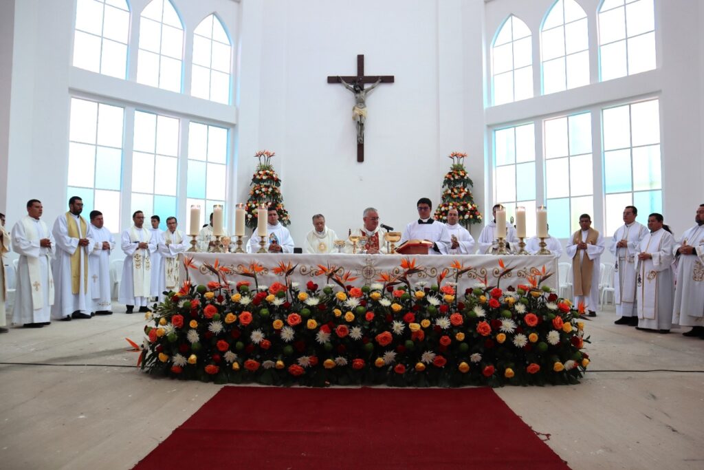 Primera Eucaristía en el Altar Mayor del nuevo templo San Rafael de Gramalote: un símbolo de fe y resiliencia Primera Eucaristía en el Altar Mayor del nuevo templo San Rafael de Gramalote: un símbolo de fe y resiliencia