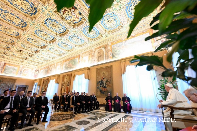 “Pídanle a Santiago Apóstol que interceda por mí”: Papa Francisco a los seminaristas
