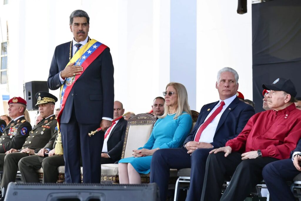 Academia pide respetar la Constitución tras la juramentación de Maduro sin resultados oficiales del CNE Academia pide respetar la Constitución tras la juramentación de Maduro sin resultados oficiales del CNE