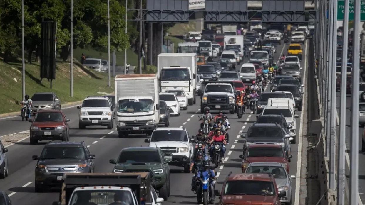 Dueños de vehículos en Caracas deberán pagar impuestos ante Superintendencia Municipal y Administración y Recaudación