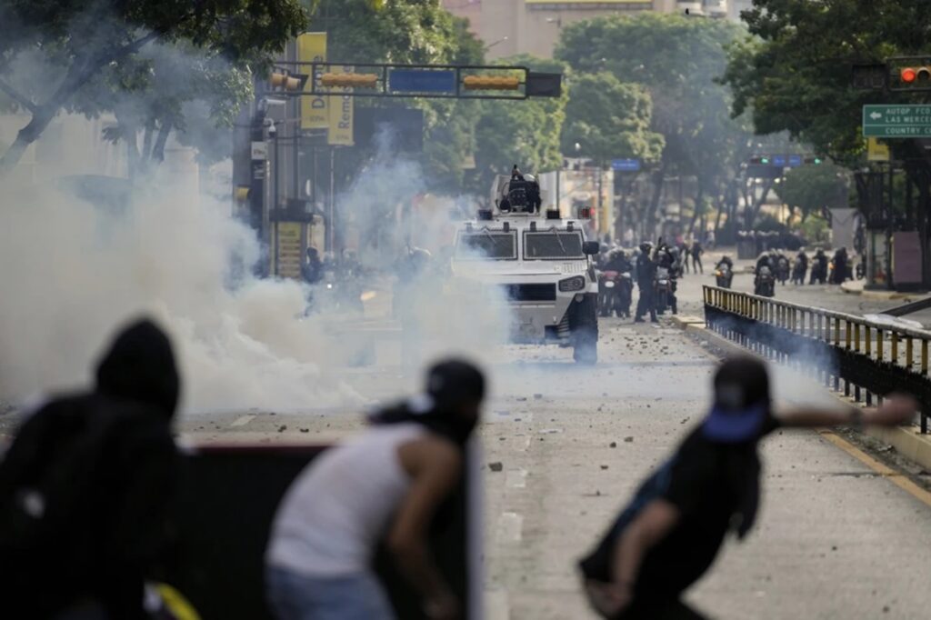 HRW advierte de una «brutal represión» en Venezuela tras cuestionada reelección de Maduro