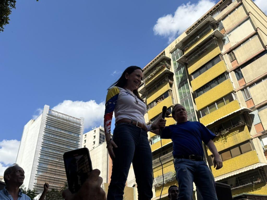 MCM sale de la clandestinidad y aparece en marcha opositora en Chacao