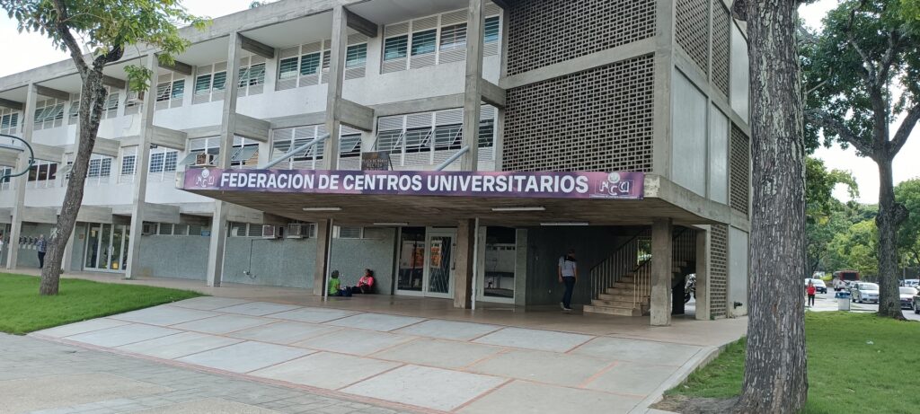 Movimientos estudiantiles fijan posición en torno a la juramentación presidencial de Maduro Movimientos estudiantiles fijan posición en torno a la juramentación presidencial de Maduro