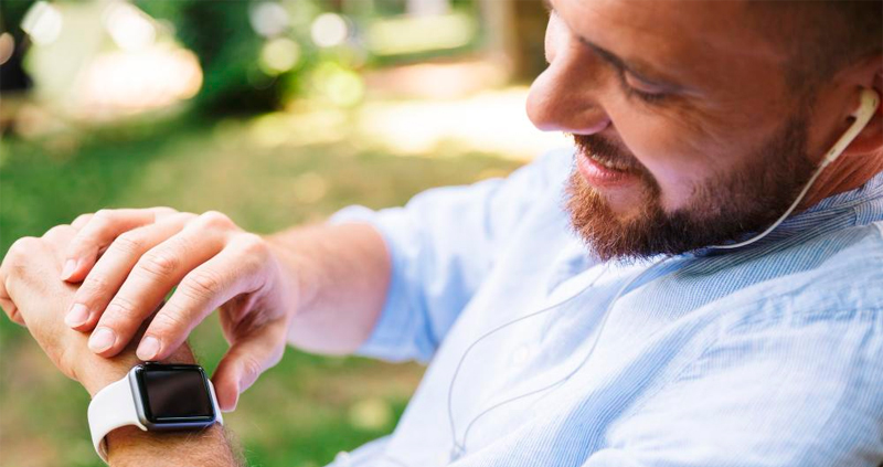 ¿Qué smartwatch es ideal para senderismo y cuáles son sus características?