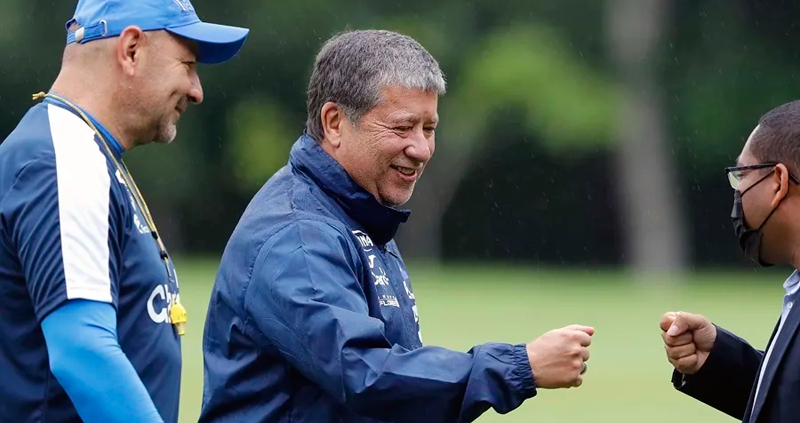 Hernán el ‘Bolillo’ Gómez es el nuevo entrenador de El Salvador