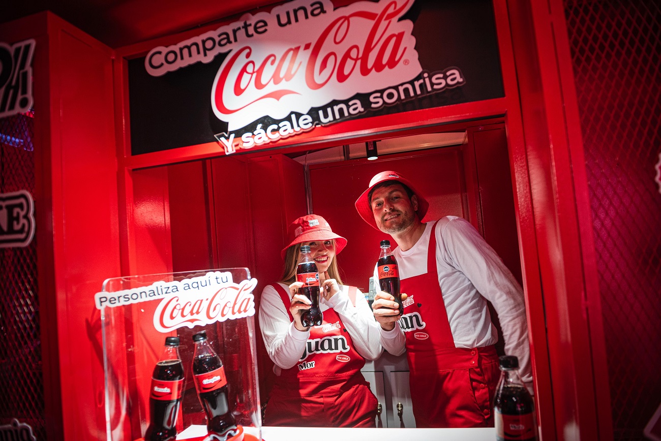 Coca-Cola anima su campaña "Compartir una Coca-Cola" con experiencias personalizadas para una nueva generación