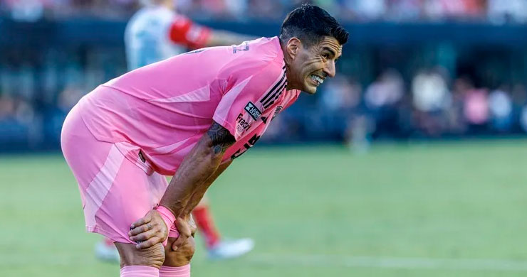 Luis Suárez escupe a un miembro del empleado de entrenamiento de Sounders en un último tangan
