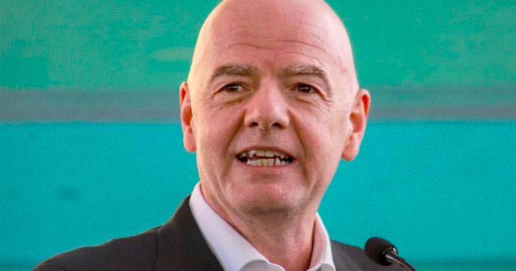 Durante su visita a La Paz, Infantino promete “traer un Mundial a Bolivia”.