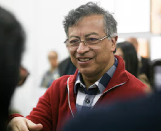 Explicando la Favorabilidad de Gustavo Petro y la Preferencia por Iván Cepeda en las Encuestas: Intervenciones Políticas Estratégicas en Colombia