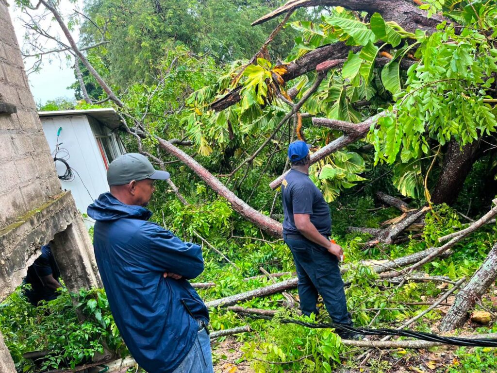 Bomberos atienden emergencias por fuertes lluvias y vientos en San Andrés durante el puente festivo